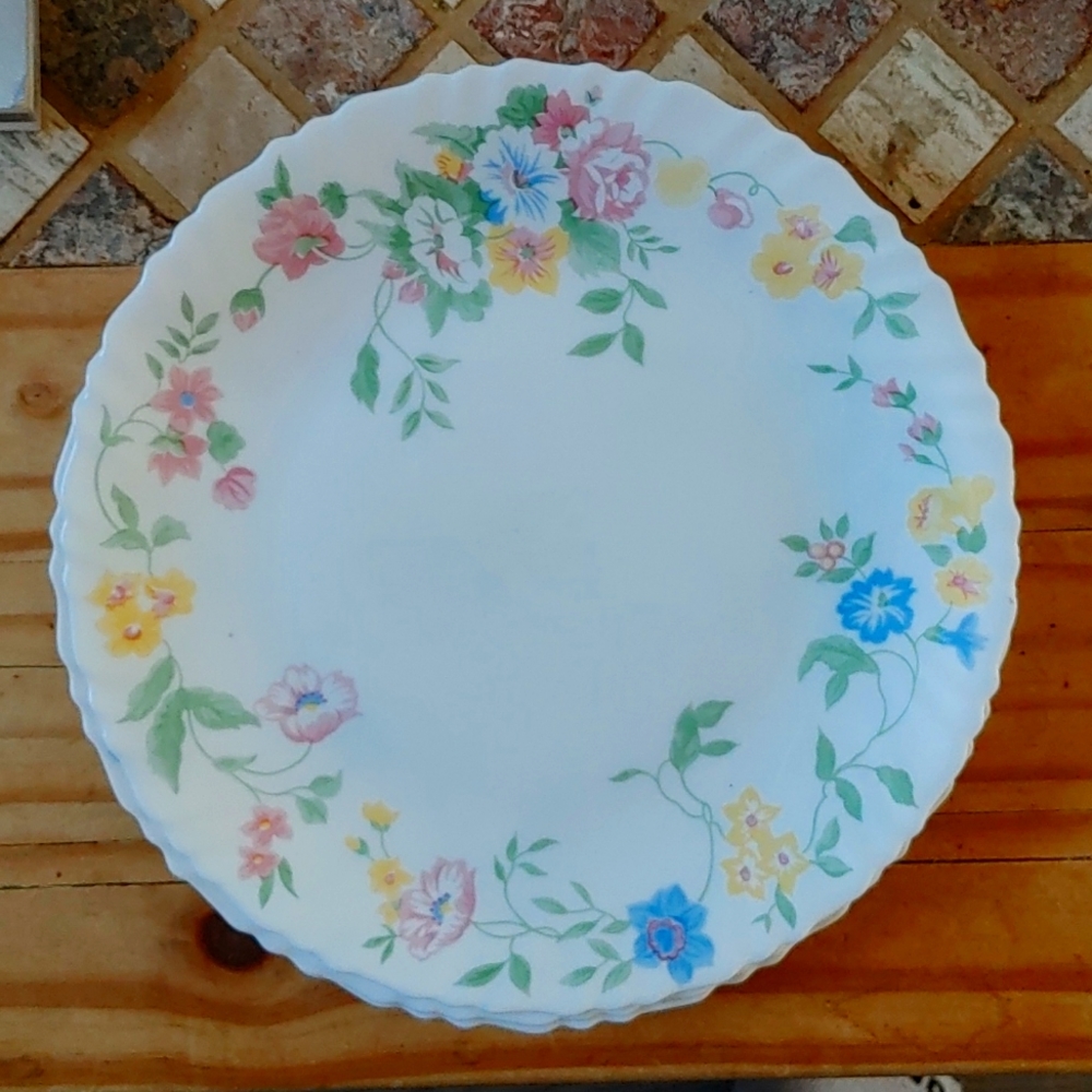 5 Acropal dinner plates